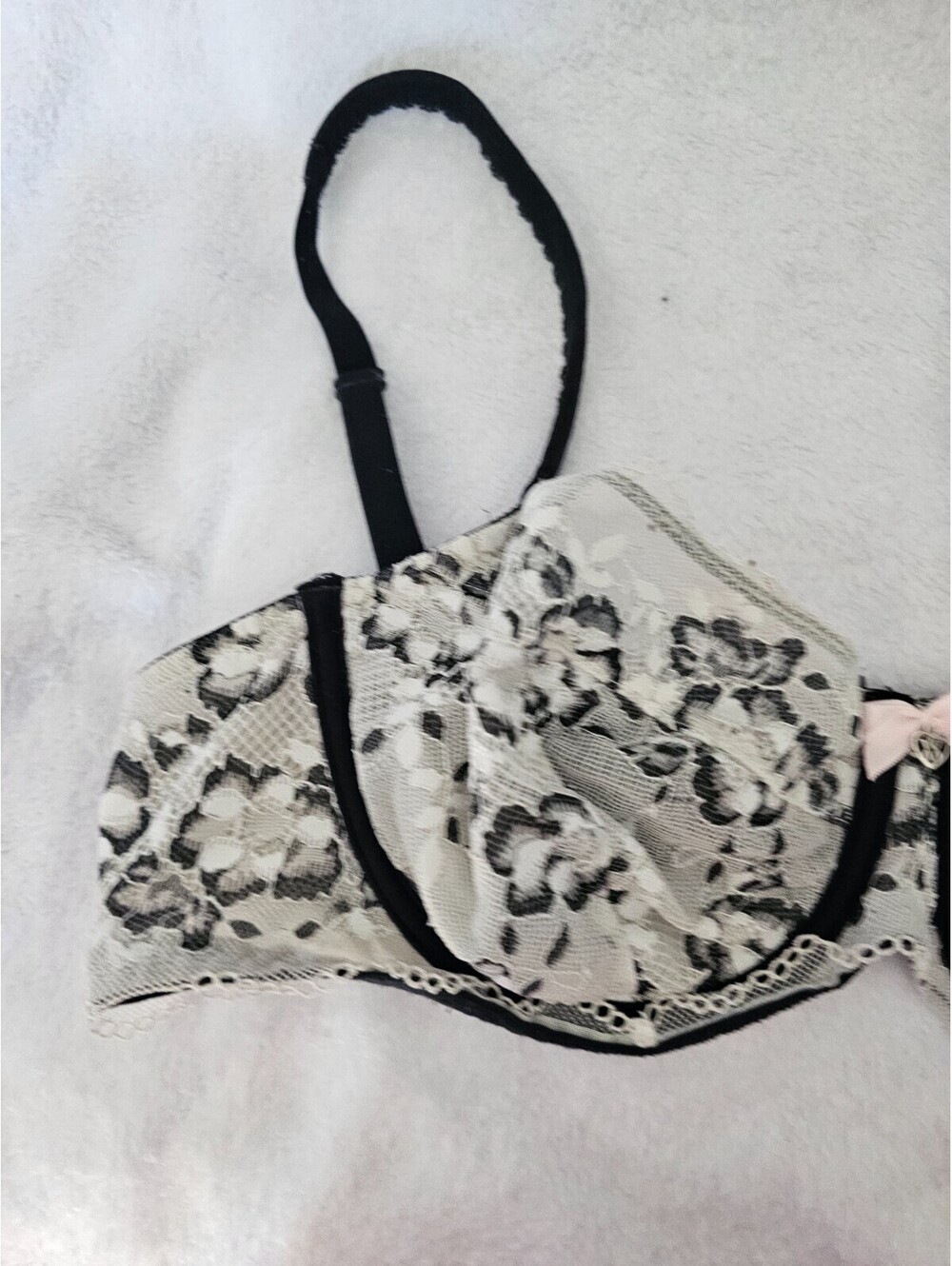 Women's Victoria's Secret Floral Lace Bra Underwire Size 38C Unlined Demi - Picture 3 of 16